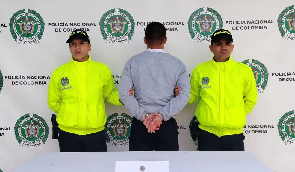 En la Estancia: capturan a un hombre por tentativa de feminicidio contra su pareja Capturan a un hombre señalado de atacar brutalmente a su pareja en Ciudad Bolívar. La agresión ocurrió en el barrio La Estancia y es investigado por intento de feminicidio.