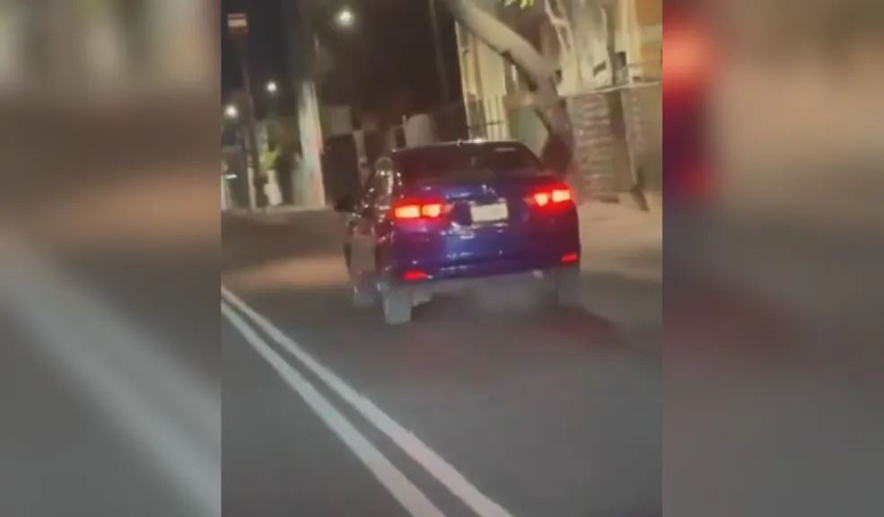 En video: arrolló a un motociclista y arrastró su cuerpo por varios metros Roberto Hernández, un trabajador de 52 años, fue arrollado y arrastrado tras un impacto mientras se encontraba detenido en un semáforo.