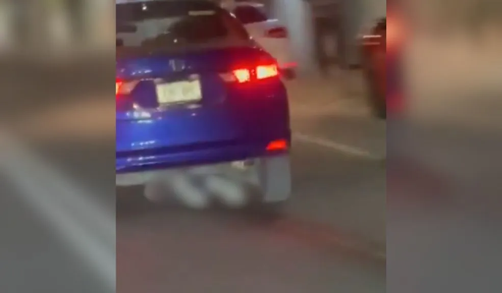 En video: arrolló a un motociclista y arrastró su cuerpo por varios metros Roberto Hernández, un trabajador de 52 años, fue arrollado y arrastrado tras un impacto mientras se encontraba detenido en un semáforo.