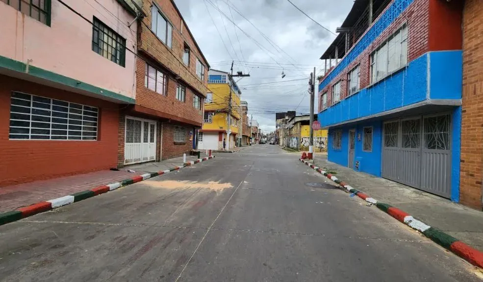 Engativá: esta es la identidad de la mujer trans que desalmados mataron a golpes 2 Engativá: esta es la identidad de la mujer trans que desalmados mataron a golpes Habitantes del barrio Florida Blanca, de la localidad de Engativá, quedaron perplejos ante un crimen cometido por unos desalmados que se movilizaban en moto. Sin mediar palabra, habrían asesinado a golpes a Catia, una mujer trans que se encontraba hablando con una amiga.