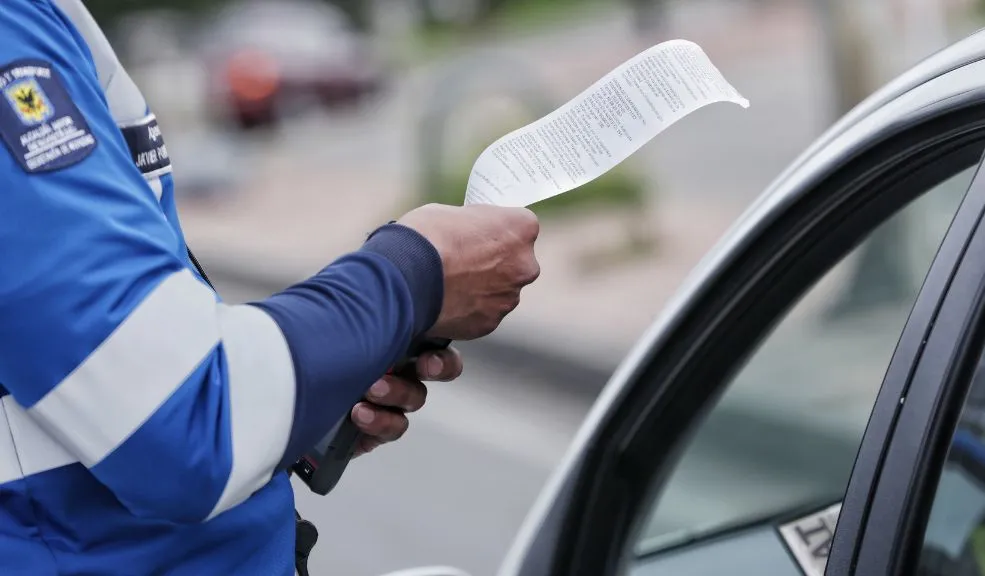 Este es el aumento de las tarifas por multas de movilidad en 2026 1 Este es el aumento de las tarifas por multas de movilidad en 2026 Con el inicio de enero, entra en vigor la actualización anual de las tarifas para los comparendos de tránsito en Colombia.