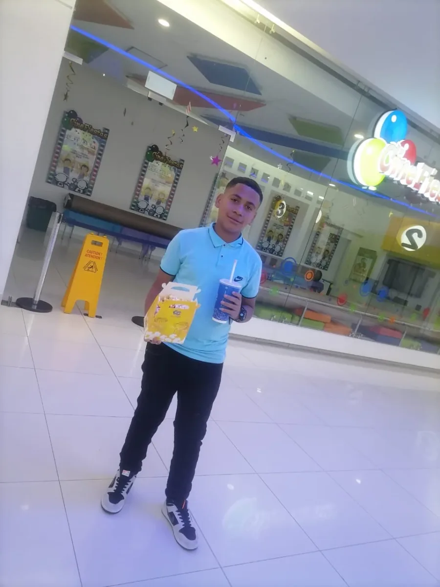 Familia pide ayuda para ubicar a Orlando Jesús, menor de 13 años desaparecido en Antonio Nariño La incertidumbre invade a una madre en el sur de Bogotá tras la extraña desaparición de su hijo de 13 años, Orlando Jesús Delgado Caballero.