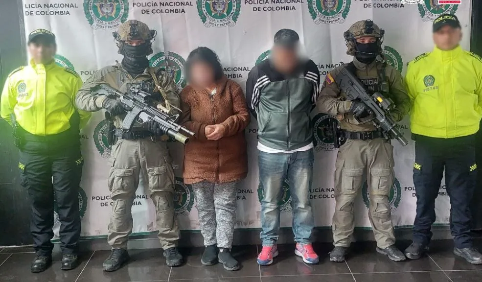 Fiscalía judicializó a dos personas por desaparición forzada de pareja francesa En un operativo liderado por la Fiscalía en el barrio El Carmen, localidad de Tunjuelito, las autoridades detuvieron a María Belsir Cubillos Durán y Carlos Arturo Ortiz. Ambos son señalados como los presuntos responsables de la desaparición de dos ciudadanos franceses en septiembre de 2019.