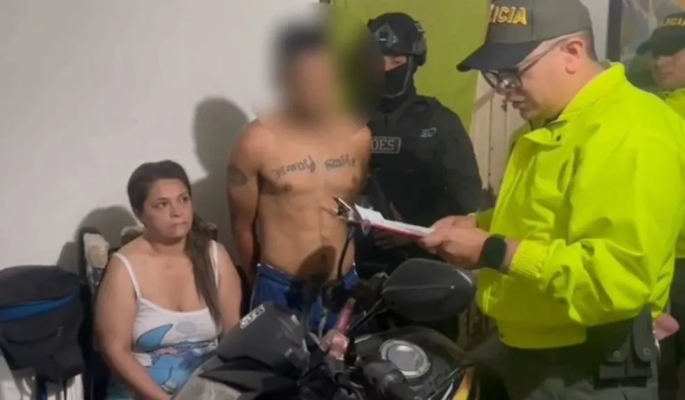 Fusagasugá: capturan a alias ‘Ventura’, sujeto con 15 años de historial delictivo Alias ‘Ventura’ habría sido capturado en Fusagasugá en medio de un allanamiento. Al indagar en su historial delictivo, se evidenció que desde 2011 ha contribuido de manera reiterada a la inseguridad y al deterioro de la sociedad.