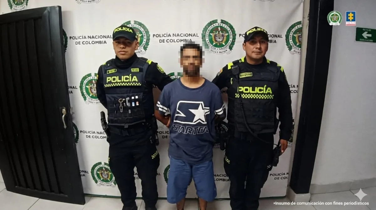 Soacha: a la cárcel padre e hijos que apuñalaron a un joven por $60.000 1 Soacha: a la cárcel padre e hijos que apuñalaron a un joven por $60.000 Un grave caso de intolerancia le cobró la vida a un joven en el municipio de Soacha. Hoy, la justicia empieza a asomarse para los familiares de la víctima, luego de que los agresores (padre e hijos) fueran llevados a la cárcel tras apuñalarlo por una deuda de $60.000.