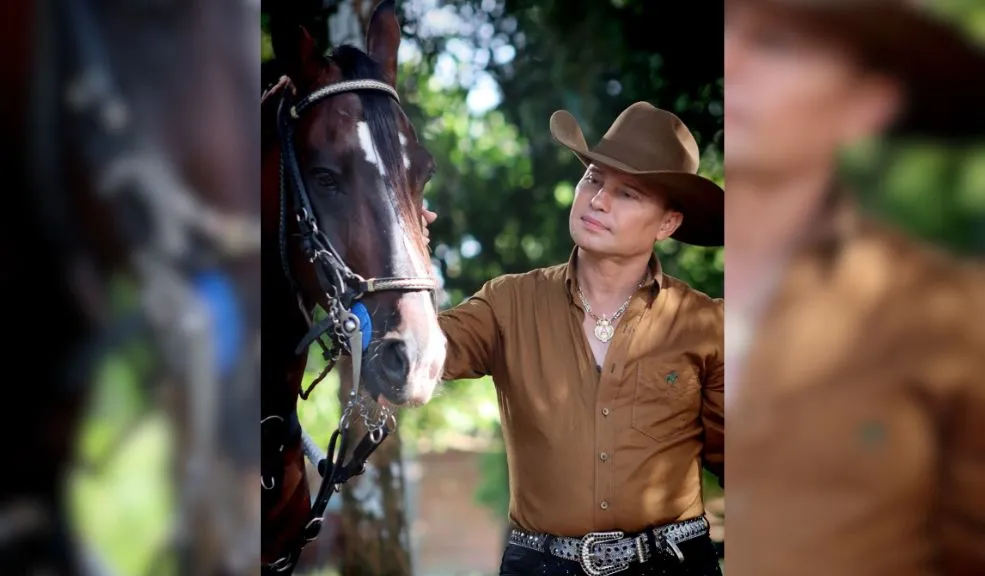 Hermana de Yeison Jiménez y Ciro Quiñónez le respondieron a Giovanny Ayala: "No es bienvenido" 1 Hermana de Yeison Jiménez y Ciro Quiñónez le respondieron a Giovanny Ayala: "No es bienvenido" La hermana de Yeison Jiménez y el cantante Ciro Quiñónez arremetieron en redes sociales contra Giovanny Ayala, tildándolo de "oportunista" tras sus polémicas declaraciones sobre el homenaje realizado al difunto artista en el Movistar Arena.