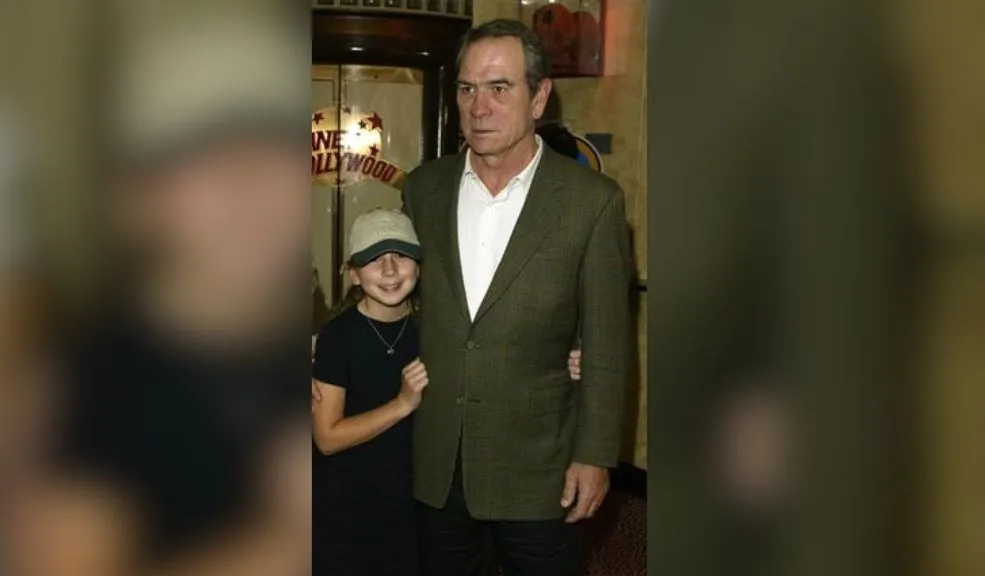 Hija de reconocido actor de 'Hombres de negro' fue encontrada muerta en un hotel 1 Hija de reconocido actor de 'Hombres de negro' fue encontrada muerta en un hotel Durante la madrugada de este primero de enero, las autoridades confirmaron el hallazgo del cuerpo sin vida de la hija del reconocido actor estadounidense Tommy Lee Jones.