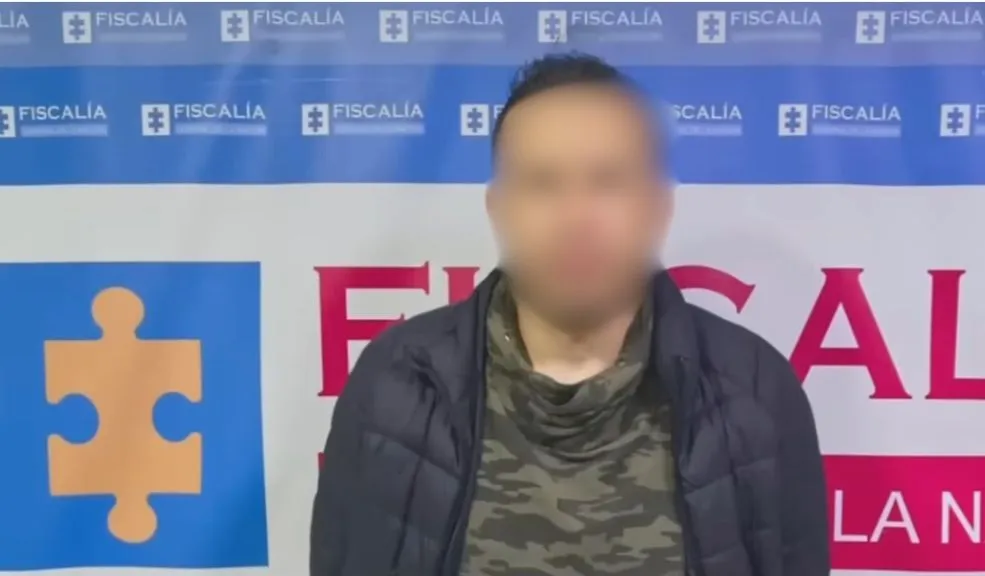 Hombre que apuñaló a su expareja 55 veces en Engativá aceptó los cargos 1 Hombre que apuñaló a su expareja 55 veces en Engativá aceptó los cargos La Fiscalía General de la Nación logró medida de aseguramiento en centro carcelario contra un hombre señalado de agredir brutalmente a su expareja sentimental.