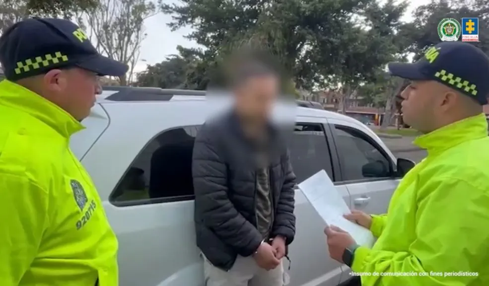 Hombre que apuñaló a su expareja 55 veces en Engativá aceptó los cargos 2 Hombre que apuñaló a su expareja 55 veces en Engativá aceptó los cargos La Fiscalía General de la Nación logró medida de aseguramiento en centro carcelario contra un hombre señalado de agredir brutalmente a su expareja sentimental.
