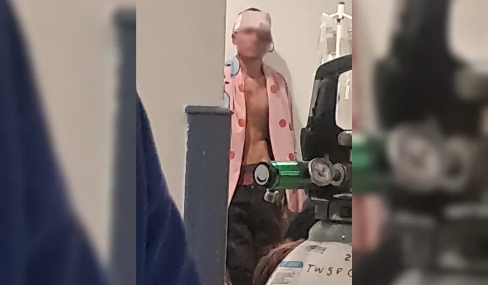 Kennedy: conductor perdió un ojo en medio de un hurto Un conductor de plataforma, padre de dos niños de 3 y 5 años, fue víctima de un brutal asalto en la localidad de Kennedy, hecho que terminó con la pérdida de uno de sus ojos, luego de ser agredido, apuñalado, amenazado con arma de fuego y retenido por cuatro delincuentes que pretendían robarle el vehículo. El ataque ocurrió cuando apenas iniciaba su jornada laboral, en lo que sería su primera carrera del año.