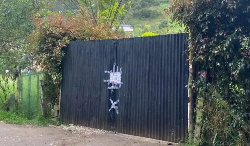 La Calera: padre de Liam quedó en libertad por falta de pruebas El abogado de la madre de Liam Gael informó que la libertad de M. Rodríguez Ayala, progenitor del menor, obedece a la falta de pruebas que lo vinculen con el fallecimiento en La Calera. Asimismo, pidió que se deje de lado la investigación pasiva hacia el jardín y que el caso pase a manos de un fiscal de Bogotá.