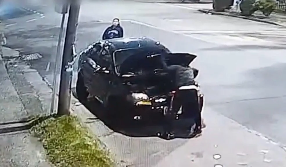 En Barrios Unidos: capturan a tres hombres robando computadores de vehículos 8 En Barrios Unidos: capturan a tres hombres robando computadores de vehículos Una oportuna intervención de la Policía Metropolitana en la localidad de Barrios Unidos permitió frustrar el hurto de componentes electrónicos y la captura de tres personas.
