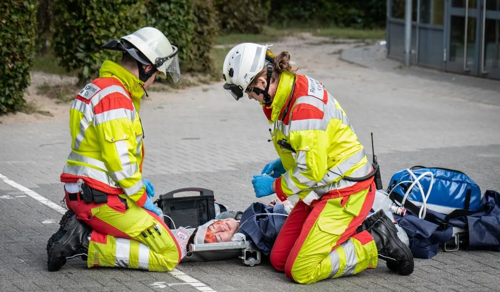 Movilidad ahora: accidente entre dos motociclistas mantiene trancada la Av. Cali La movilidad en la avenida Cali se vio seriamente comprometida en la mañana de este miércoles por un accidente entre dos motociclistas. A esta hora, en este importante corredor vial solo se puede circular por uno de los tres carriles, lo que ha generado un monumental trancón y retrasos para quienes se movilizan en sentido norte-sur.