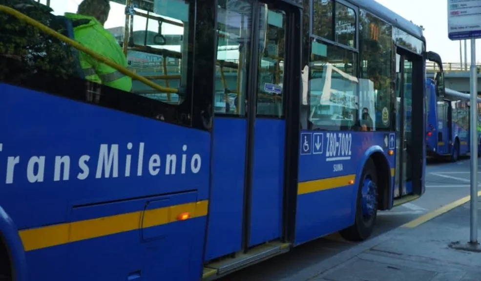 Movilidad ahora: manifestaciones generan retrasos en la avenida Caracas 2 Movilidad ahora: manifestaciones generan retrasos en la avenida Caracas La mañana de este lunes 5 de enero comenzó con afectaciones en la movilidad de vehículos particulares y del sistema TransMilenio, debido al cierre de la avenida Caracas por parte de un grupo de manifestantes del barrio Brazuelos, en la localidad de Usme.