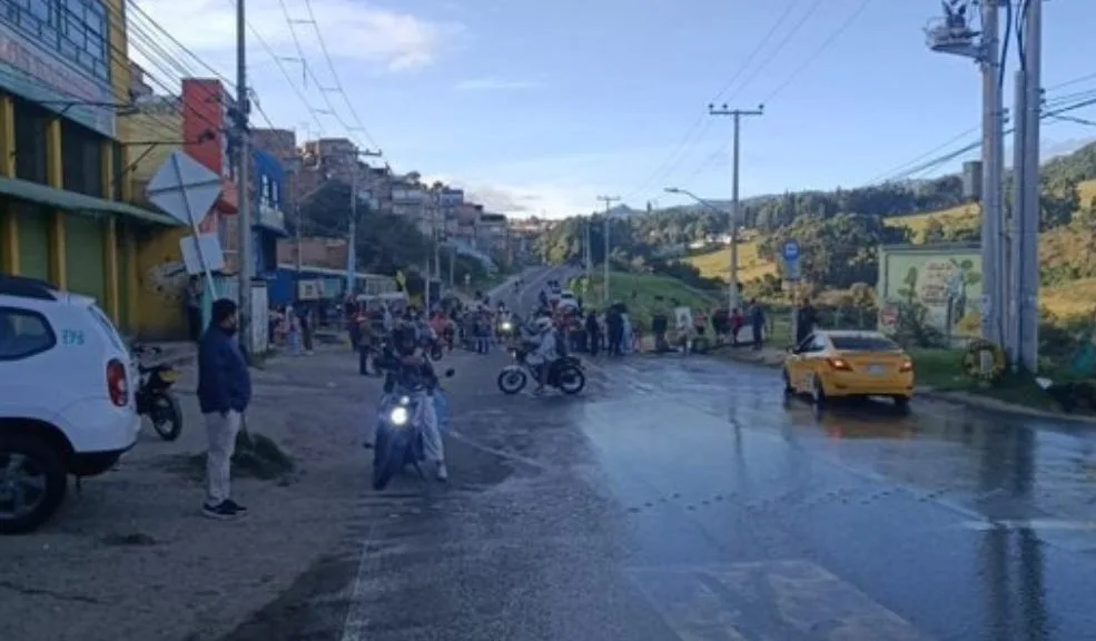 Movilidad ahora: manifestaciones generan retrasos en la avenida Caracas 1 Movilidad ahora: manifestaciones generan retrasos en la avenida Caracas La mañana de este lunes 5 de enero comenzó con afectaciones en la movilidad de vehículos particulares y del sistema TransMilenio, debido al cierre de la avenida Caracas por parte de un grupo de manifestantes del barrio Brazuelos, en la localidad de Usme.