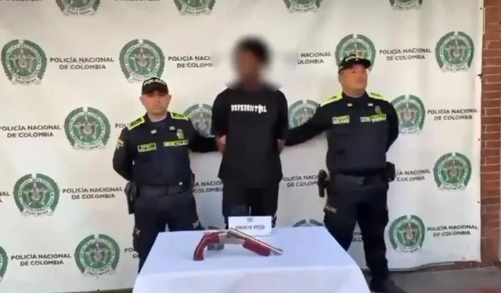 Rafael Uribe: hombre recién salido de prisión fue detenido por porte ilegal de arma de fuego Un joven de 22 años, que había recuperado su libertad hace apenas unos meses, regresó a manos de las autoridades tras protagonizar una persecución en un sector residencial del barrio Quiroga.