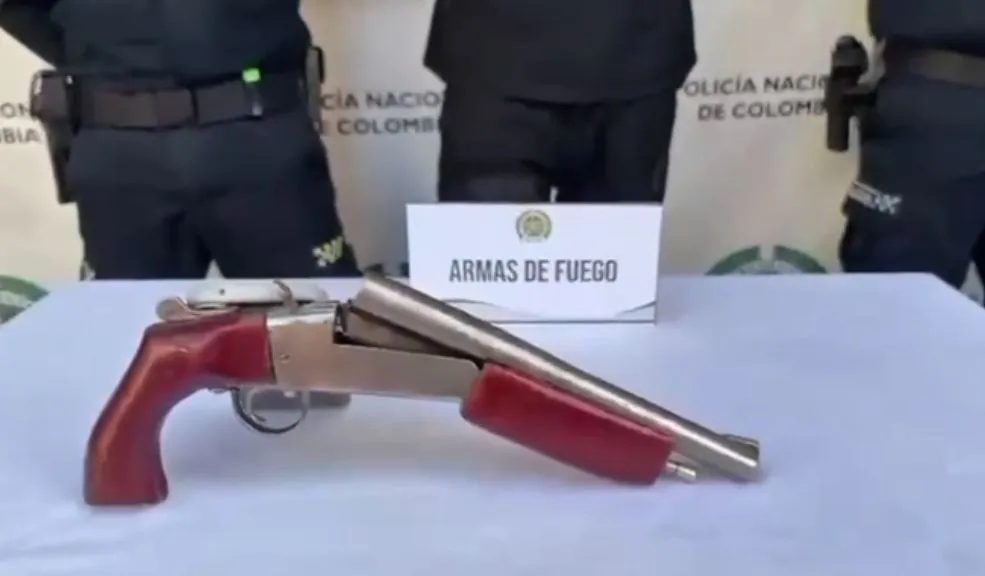 Rafael Uribe: hombre recién salido de prisión fue detenido por porte ilegal de arma de fuego 2 Rafael Uribe: hombre recién salido de prisión fue detenido por porte ilegal de arma de fuego Un joven de 22 años, que había recuperado su libertad hace apenas unos meses, regresó a manos de las autoridades tras protagonizar una persecución en un sector residencial del barrio Quiroga.