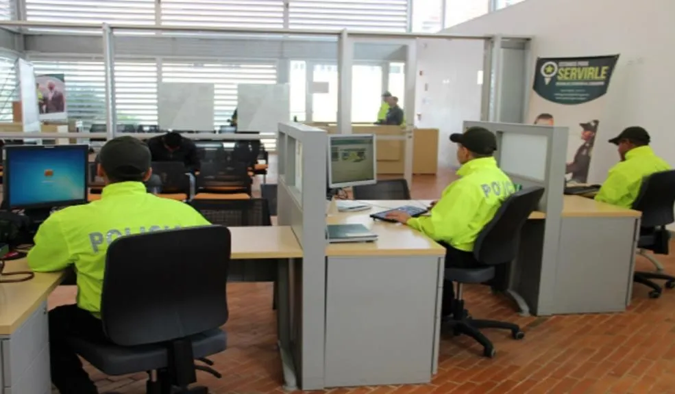 No se deje engañar: si tiene un familiar desaparecido, no debe esperar 72 horas para denunciar No hay ninguna ley que establezca que, para la denuncia de un familiar desaparecido, se deba esperar 24, 48 o 72 horas. Cada segundo en la búsqueda es vital y los funcionarios no se deben negar a brindar apoyo.