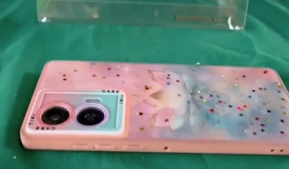 En Suba: lo capturaron en flagrancia tras hurtar un celular avaluado en 3 millones de pesos 3 En Suba: lo capturaron en flagrancia tras hurtar un celular avaluado en 3 millones de pesos Un intento de robo en el sector de Las Villas (Suba) desencadenó una violenta reacción ciudadana que terminó con la captura de un joven de 22 años y la incineración de su vehículo.