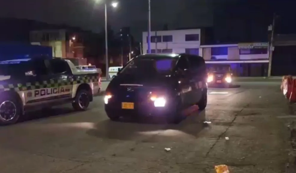 Policía desplegará 400 uniformados durante homenaje a Yeison Jiménez Ante la masiva asistencia que se proyecta para este evento gratuito, la Policía Metropolitana de Bogotá, en conjunto con la administración distrital y la logística del recinto, ha desplegado un robusto esquema de seguridad compuesto por 400 uniformados de diversas especialidades.