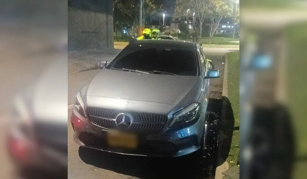 Puente Aranda: recuperan vehículo hurtado en medio de un atraco en Mazurén En las últimas horas se recuperó un vehículo de alta gama en la localidad de Puente Aranda, el cual había sido robado en el sector de Mazurén, en Suba. En medio del atraco, uno de los tripulantes del automotor resultó herido.