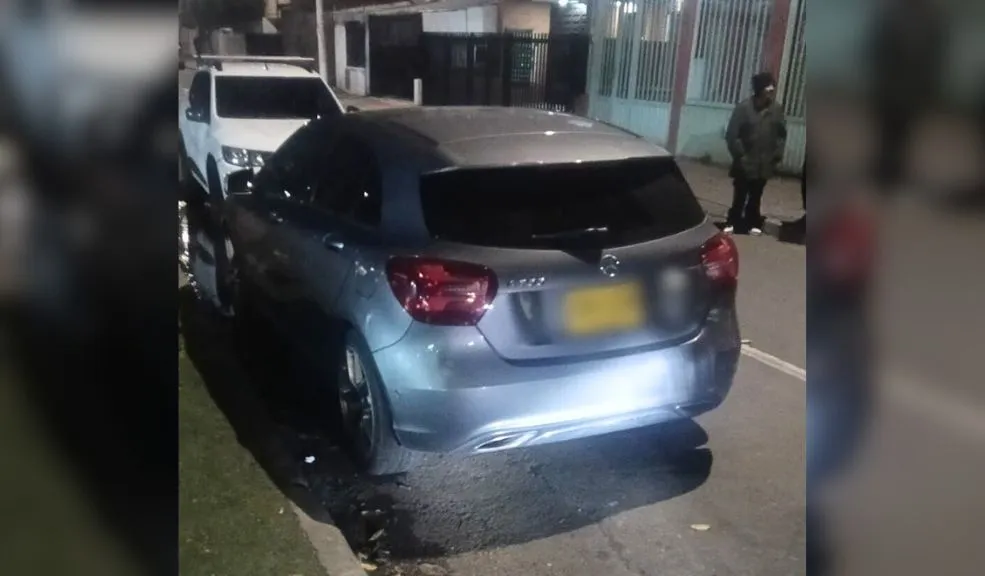 Puente Aranda: recuperan vehículo hurtado en medio de un atraco en Mazurén En las últimas horas se recuperó un vehículo de alta gama en la localidad de Puente Aranda, el cual había sido robado en el sector de Mazurén, en Suba. En medio del atraco, uno de los tripulantes del automotor resultó herido.