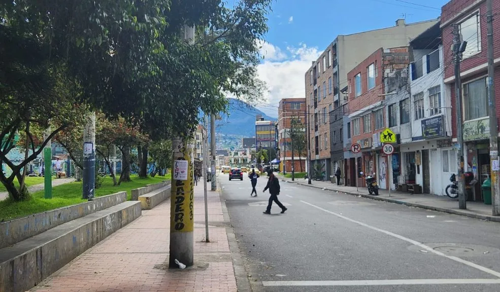 Puente Aranda: un muerto y un capturado en sicariato 1 Puente Aranda: un muerto y un capturado en sicariato A plena luz del día, en una de las calles principales del barrio La Asunción, en la localidad de Puente Aranda, un hombre identificado como Jhonatan Orozco Ortiz fue atacado con arma de fuego por sujetos que se movilizaban en una motocicleta.