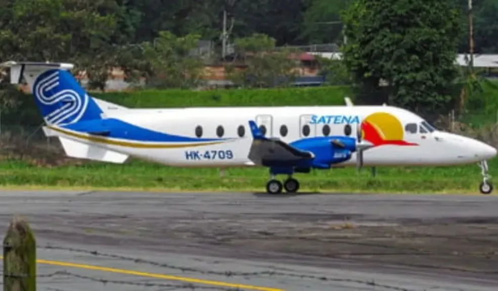 ¡Atención! Hallaron los restos del avión desaparecido y se confirma quiénes iban a bordo El avión se habría estrellado en la vereda Curasica, en el departamento de Norte de Santander. Se confirmó que el candidato al Senado Carlos Salcedo y el congresista Diógenes Quintero estarían entre los pasajeros de la aeronave y ya se conocieron los nombres de los demás pasajeros. Hasta el momento no se han confirmado sobrevivientes tras la colisión.