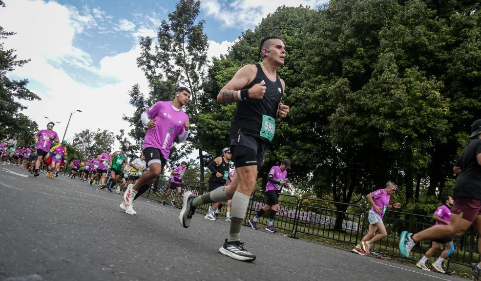 ¡Rumbo a la meta! Asista a entrenamientos gratuitos para la Media Maratón Si uno de sus propósitos para este 2026 es participar en la Media Maratón de Bogotá, asista a esta serie de entrenamientos gratuitos que le permitirán fortalecer sus músculos, resistencia y velocidad.