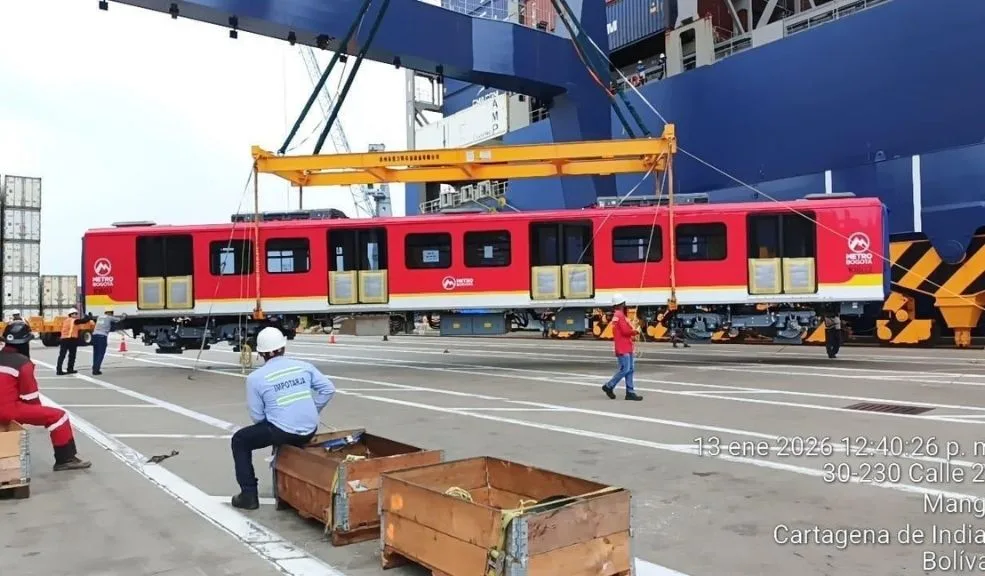 Quinto tren de la Línea 1 del Metro de Bogotá ya se encuentra en Colombia El quinto tren de la Línea 1 del Metro de Bogotá ya se encuentra en Colombia, sumándose al material rodante previsto para la operación del sistema y marcando un nuevo avance del proyecto.