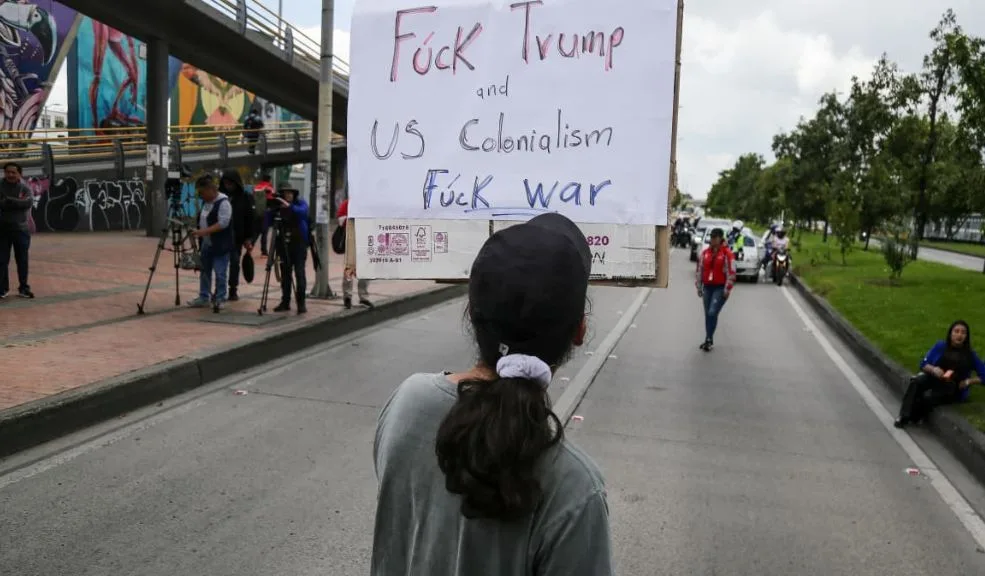 Protestas en contra del ataque de EE. UU. a Venezuela se desarrollan en Bogotá