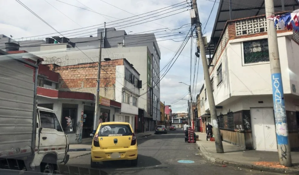 Rafael Uribe: balearon a joven dentro de su carro 4 Rafael Uribe: balearon a joven dentro de su carro