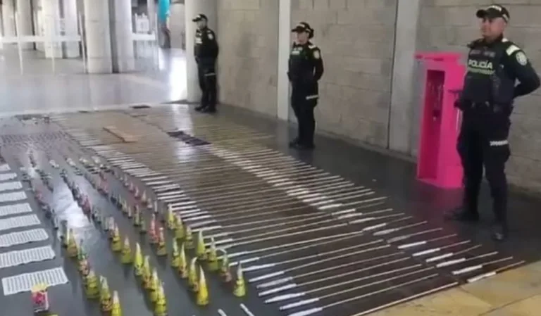 En Transmilenio incautaron 11.000 unidades de pólvora en las estaciones