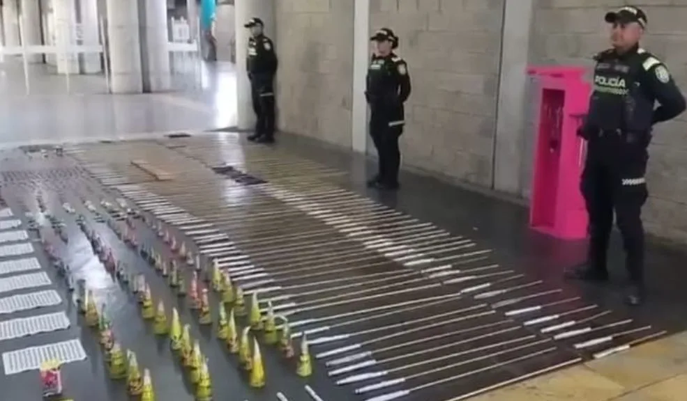 En Transmilenio incautaron 11.000 unidades de pólvora en las estaciones
