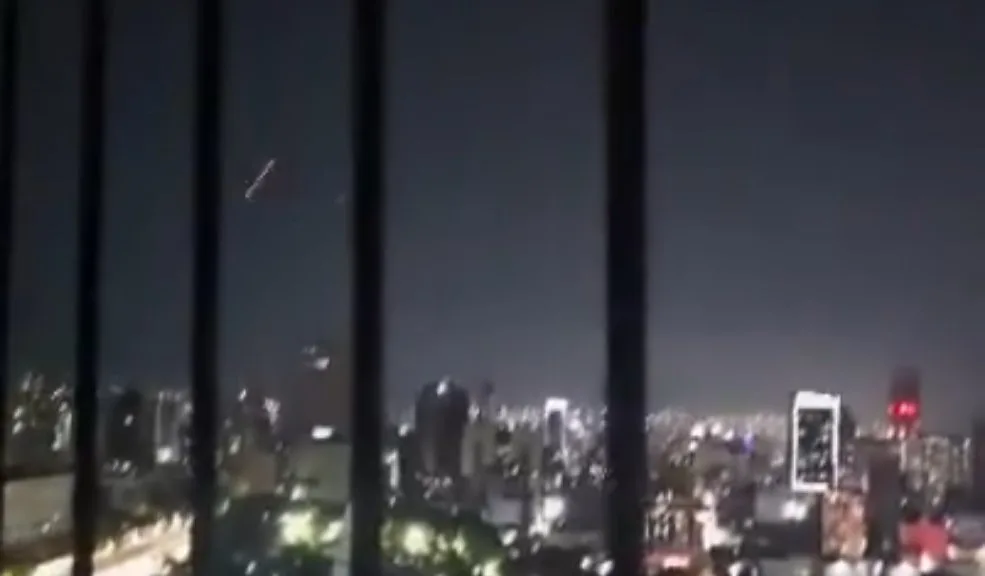 Reportan disparos cerca del palacio presidencial de Venezuela 1 Reportan disparos cerca del palacio presidencial de Venezuela La capital venezolana vivió momentos de alta incertidumbre la noche de este lunes tras reportarse intensos disparos cerca del palacio presidencial.