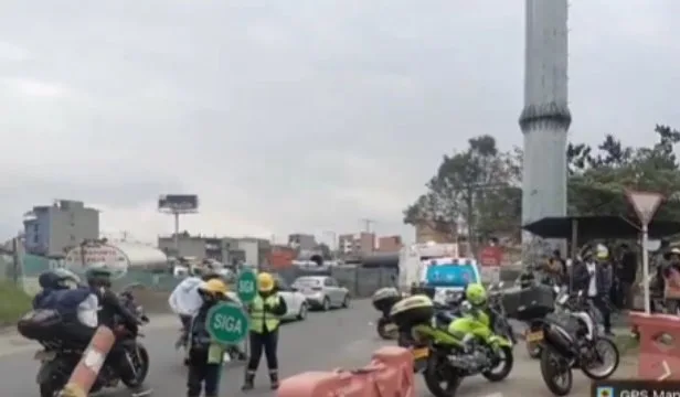 Kennedy: taxi se volcó en la Av. Primera de Mayo, así está la movilidad