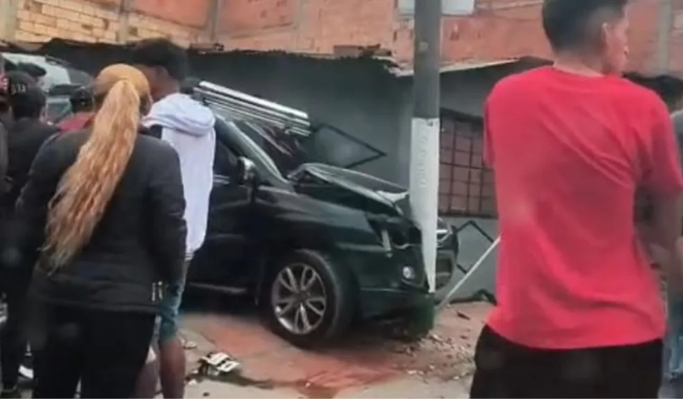Bosa José Antonio Galán: presunto borracho estrelló camioneta en un poste