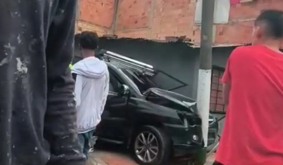 Bosa José Antonio Galán: presunto borracho estrelló camioneta en un poste