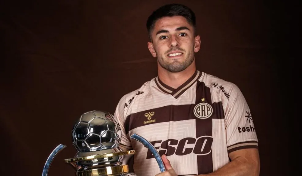 Millonarios ficha a defensor uruguayo con pasado en el fútbol italiano Millonarios evalúa el fichaje de un defensor central uruguayo con experiencia en el fútbol italiano para reforzar su plantilla en 2026.