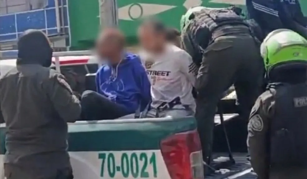 En Soacha: presuntos fleteros fueron capturados huyendo en un taxi 2 En Soacha: presuntos fleteros fueron capturados huyendo en un taxi Una persecución de película terminó en la captura de cuatro hombres señalados de cometer un robo bajo la modalidad de fleteo, en el municipio de Soacha.