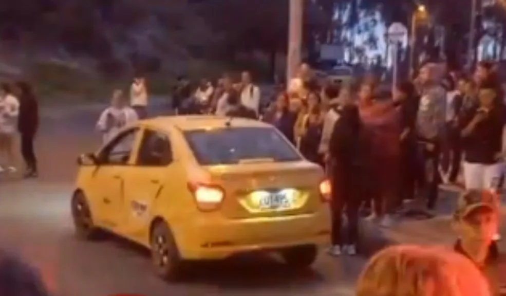 En Soacha asesinaron a tiros a conductor dentro de su taxi 2 En Soacha asesinaron a tiros a conductor dentro de su taxi La tarde de este viernes 23 de enero cerró con un crudo ataque sicarial en Soacha, donde un conductor de servicio público fue asesinado mientras desempeñaba sus labores.