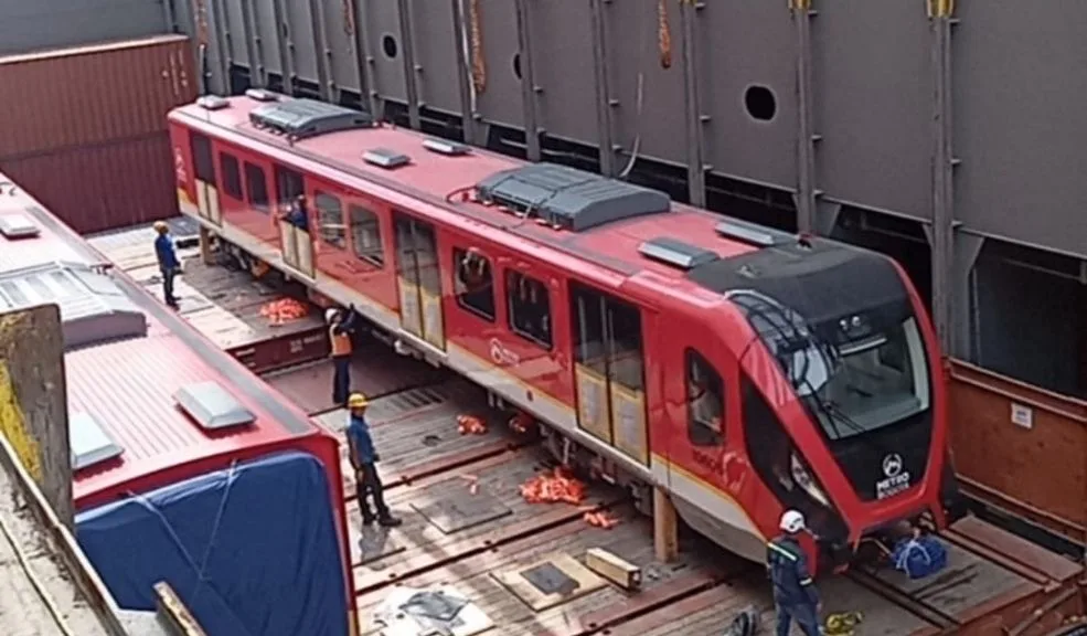 Quinto tren de la Línea 1 del Metro de Bogotá ya se encuentra en Colombia El quinto tren de la Línea 1 del Metro de Bogotá ya se encuentra en Colombia, sumándose al material rodante previsto para la operación del sistema y marcando un nuevo avance del proyecto.