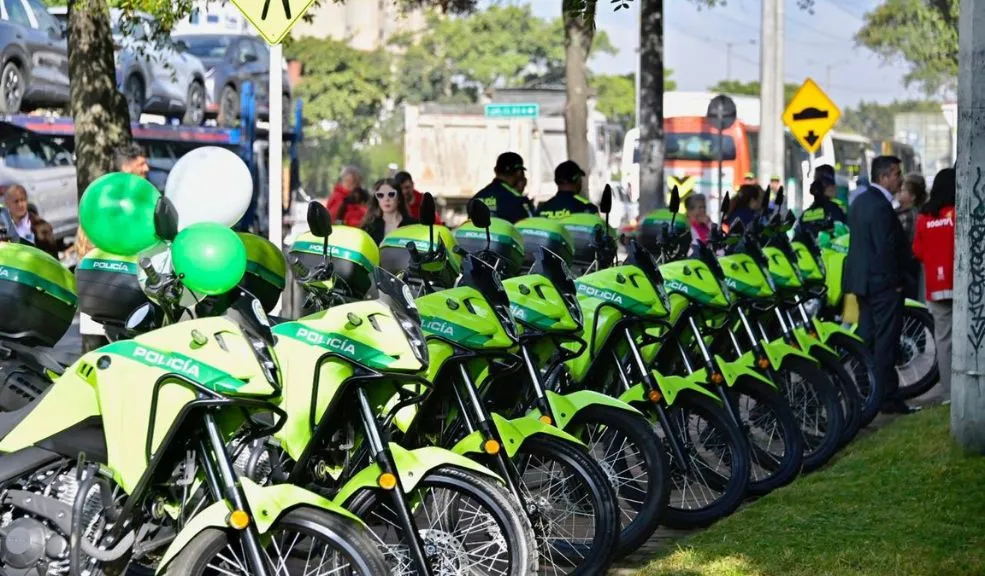 Reabren CAI en la Calle 80: beneficiará a El Cortijo, Gran Granada y Ciudadela Colsubsidio Después de 12 años de estar ‘cogiendo polvo’ e inactivo, el CAI de la Calle 80 en El Cortijo por fin abrió sus puertas para darle una mano dura a la inseguridad en el noroccidente de Bogotá.