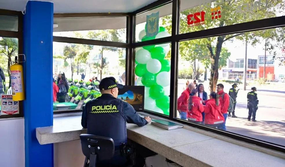 Reabren CAI en la Calle 80: beneficiará a El Cortijo, Gran Granada y Ciudadela Colsubsidio Después de 12 años de estar ‘cogiendo polvo’ e inactivo, el CAI de la Calle 80 en El Cortijo por fin abrió sus puertas para darle una mano dura a la inseguridad en el noroccidente de Bogotá.