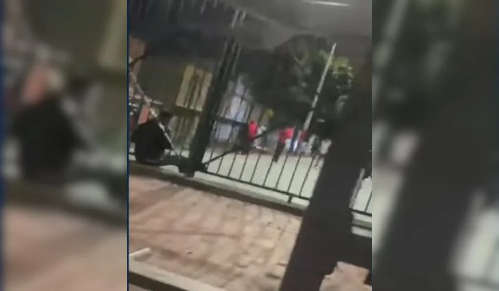 Rafael Uribe: partido de fútbol terminó con dos jóvenes heridos y varios robos 2 Rafael Uribe: partido de fútbol terminó con dos jóvenes heridos y varios robos Dos jóvenes, de 19 y 17 años, resultaron gravemente afectados tras una agresión ocurrida en la localidad de Rafael Uribe Uribe, en medio de un partido de fútbol, en lo que sería un nuevo caso de intolerancia.