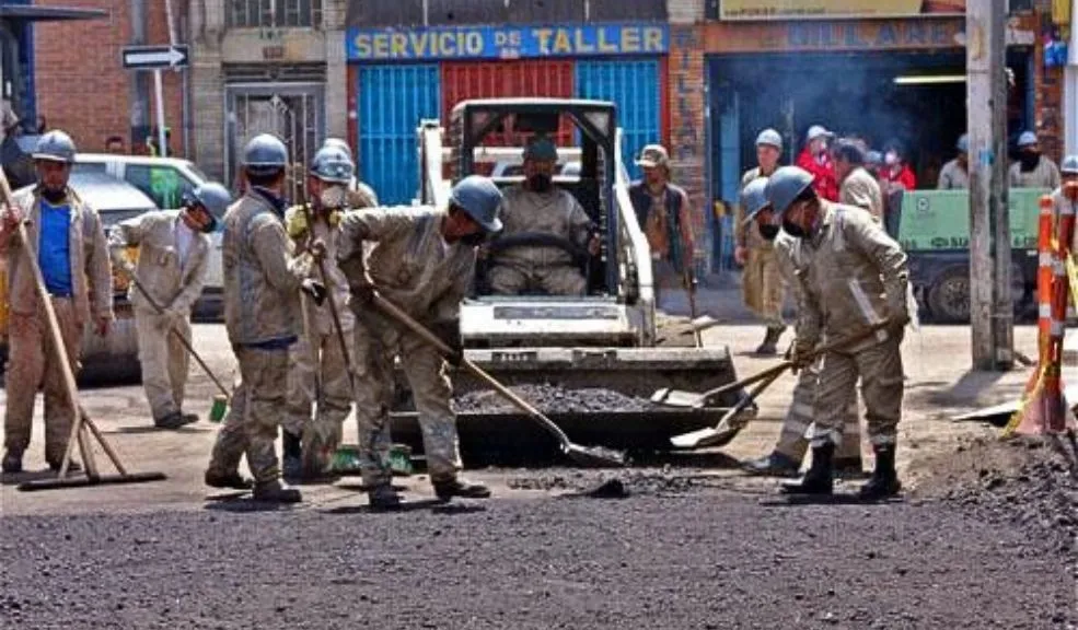 Nueva máquina alemana permitirá agilizar obras y el mantenimiento vial en Bogotá Una nueva fresadora alemana se suma al mantenimiento vial en Bogotá para agilizar las obras y optimizar la intervención de las vías de la ciudad. Le contamos cómo opera.