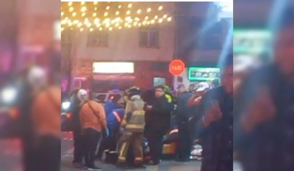 Santa Fe: explosión de granada dejó una persona muerta y 13 heridas 3 Santa Fe: explosión de granada dejó una persona muerta y 13 heridas El lamentable hecho que se presentó hacia las 9:00 p.m. de ayer dejó como resultado un adulto mayor muerto y 13 personas heridas en el barrio Santa Fe. Las investigaciones determinarán si el ataque iba dirigido a un grupo de personas que departía fuera del lugar o si era directamente para el establecimiento comercial.