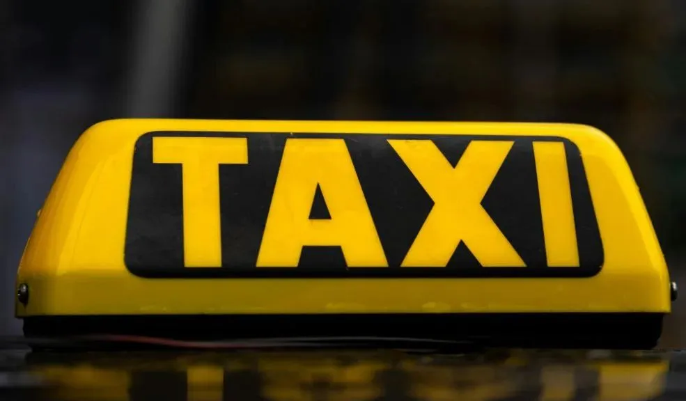 Se conoce la identidad del taxista asesinado a tiros en Ciudad Bolívar El joven taxista se encontraba departiendo al interior del automotor cuando fue interceptado por dos sicarios que se movilizaban en una motocicleta.