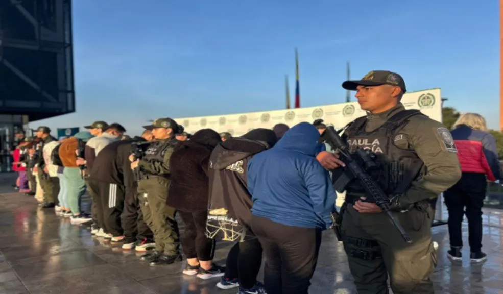 Señalados de extorsión quedaron libres por falta de pruebas El proceso contra la presunta red de extorsión conocida como ‘Los Bautistas’ tuvo un giro luego de que una jueza de control de garantías ordenara la libertad de 15 de las 39 personas señaladas por las autoridades, al concluir que no existía una inferencia razonable de autoría o participación en los hechos imputados por la Fiscalía.