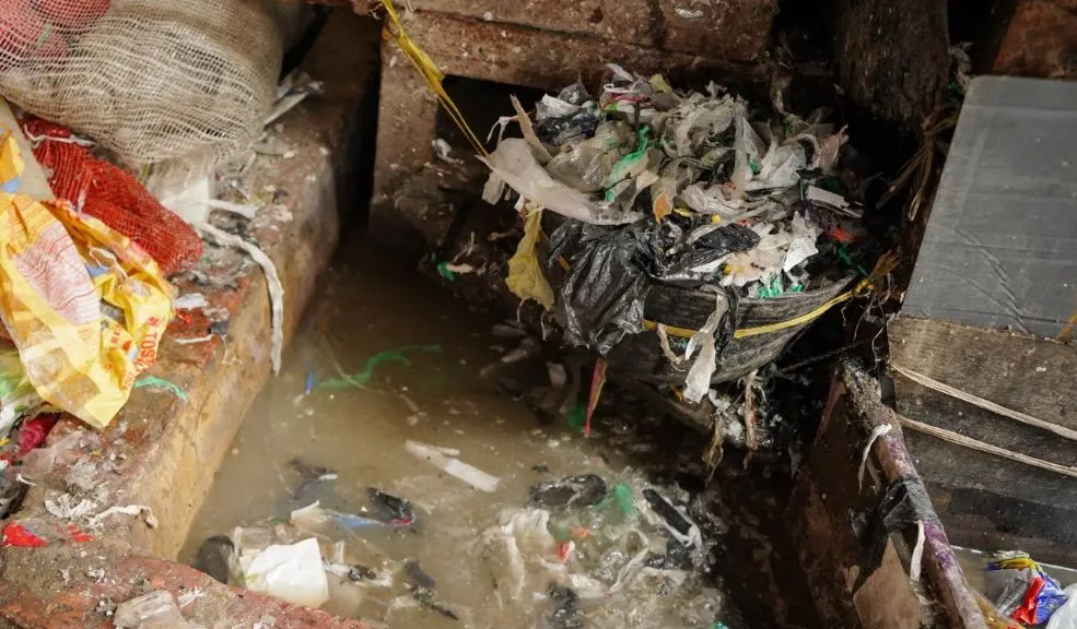 Suspenden procesadora de plásticos en Soacha por contaminar quebradas La CAR ordenó la suspensión inmediata de una empresa procesadora de plásticos en Soacha tras comprobar vertimientos contaminantes en quebradas del municipio.